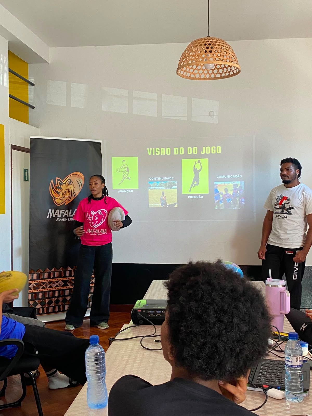 Acompanhamento de jovens numa atividade